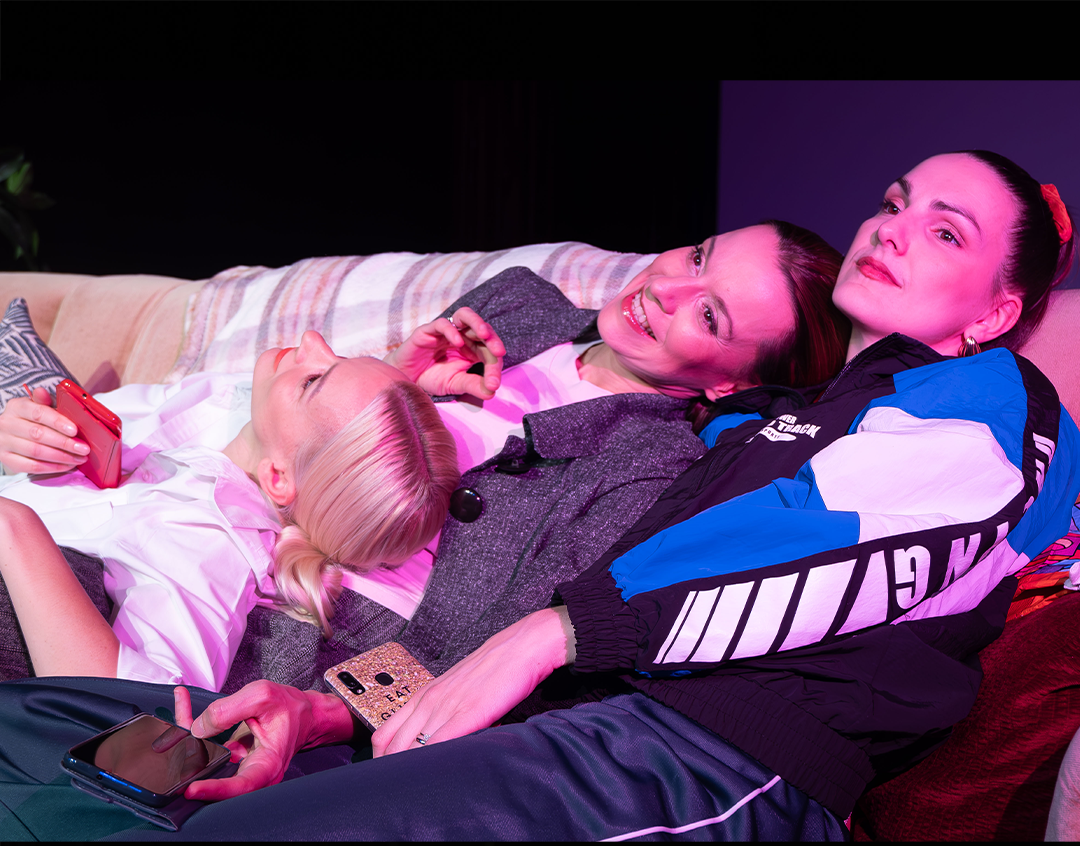 Predstava za odrasle: Tri sestre na Instagramu (Kazalište Tragači)