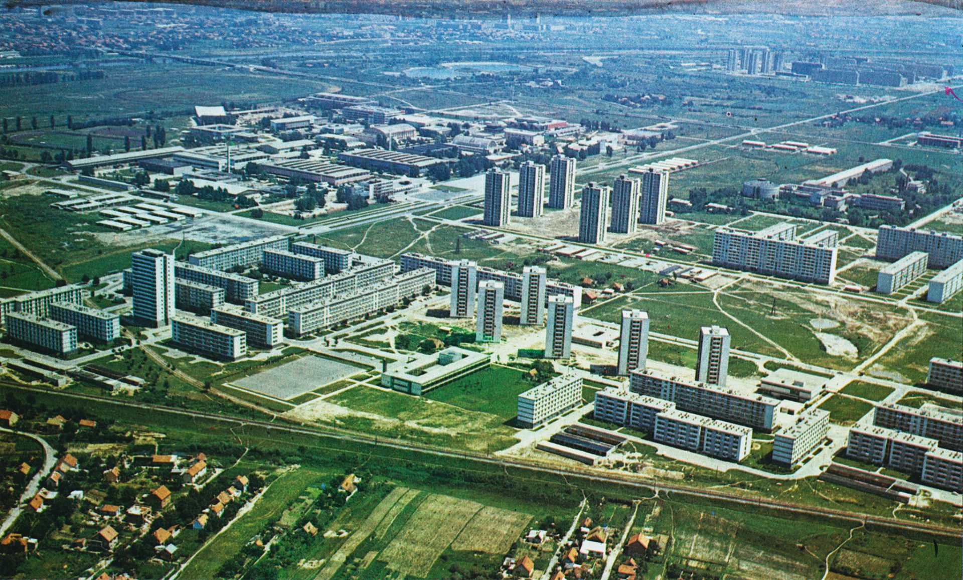 TURA KULTURA / Program urbanih šetnji i susreta s prostorima grada