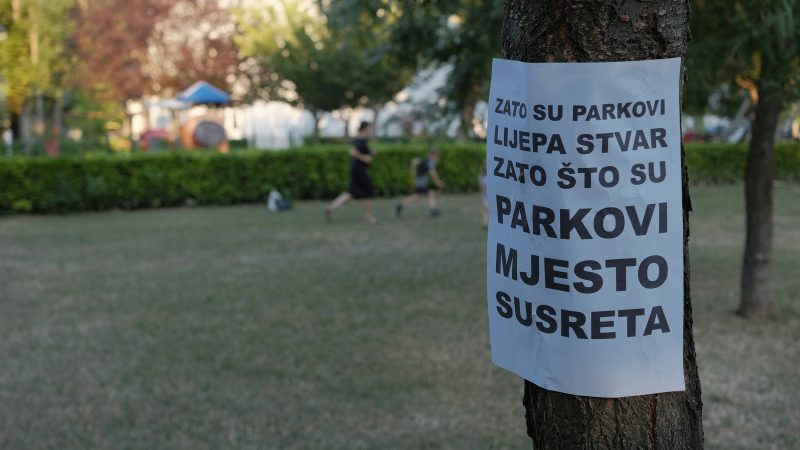 Pričam – i više od tog: izložba Nine Rendulić i Sébastiena Hoëltzenera